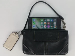 Auténtico bolso sin asas de muñeca COACH con parche de costura crema cuero negro - Imagen 1 de 12