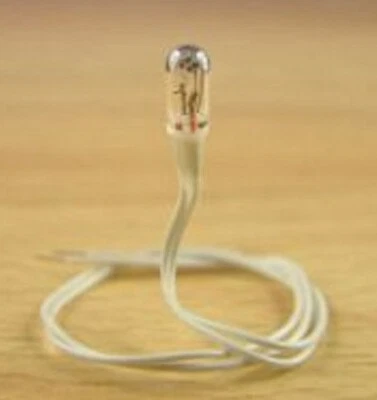 PACK OF 10 CLEAR 12v GRAIN OF WHEAT BULBS FOR MODEL RAILWAYS EXPO A25030 - Image 1 of 2