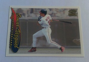 1999 Pacific Paramount Gold Omar Vizquel Baseball Parallel Card #78 Indians !