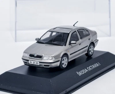Skoda Octavia I (1997) + Caja de plexiglás DeA 1:43 - Imagen 1 de 4