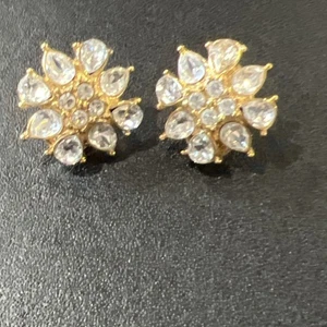 vintage rhinestone clip on earrings - Picture 1 of 11