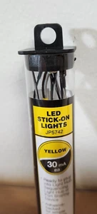Luces LED Woodland Scenics 5742 en paquete de 2 solo enchufe amarillo 30 mA - Imagen 1 de 2