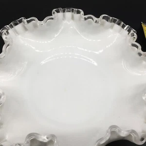 Plato de trípode artístico de vidrio artístico con bordes volantes blanco de colección - Imagen 1 de 8