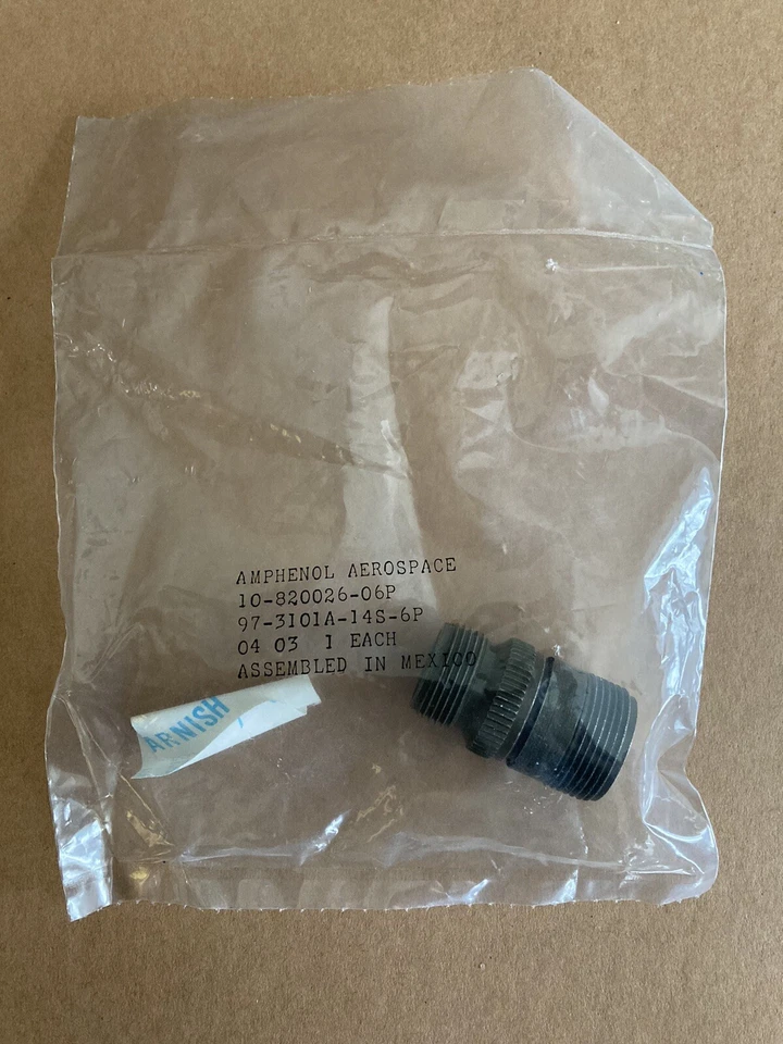 Amphenol Aerospace 10-820066-06P 6-Pin Connection Plug - Image 1 of 1