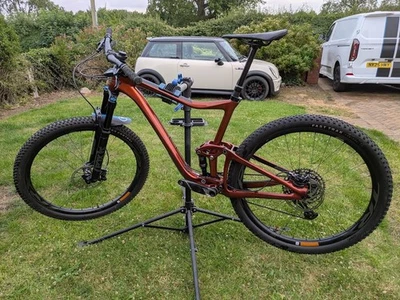 Giant Trance Pro2 carbon advanced mountain bike - image 1 of 4