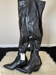 Ocho botas negras de Zara para combinar con todo tipo de estilos