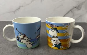 2 tazze RARA Arabia Finlandia Moomin sulla spiaggia e immersione con i delfini ENTRAMBE FUORI PRODUZIONE - Foto 1 di 10
