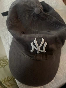 Cappello papà New York Yankees grigio sbiadito taglia grande aderente - Foto 1 di 5