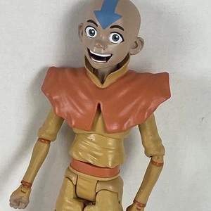Diamond Select Avatar the Last Airbender Aang mit Zubehör Stab und Segelflugzeug - Bild 1 von 7