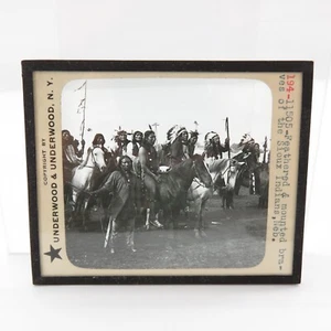 Diapositiva de vidrio Magic Lantern: Bravos emplumados y montados de los indios sioux - Imagen 1 de 6