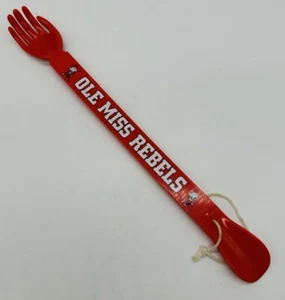 De colección Ole Miss Rebels RASCADOR TRASERO y CUERNO DE ZAPATO Combo Plástico Coronel Reb - Imagen 1 de 8