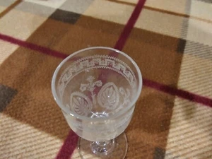 Central Glass Works 1oz cordial #404 Leaf, Border, Urns - Picture 1 of 3