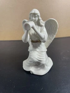 LENOX ANGEL PLAYING HORN - Handcrafted White Ceramic Gold Trim Christmas Décor - Picture 1 of 7