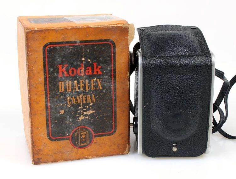 CÁMARA FOTOGRÁFICA KODAK DUAFLEX 620 MM CON CUBIERTA FRONTAL DE PLÁSTICO EN ORIG. CAJA Foto 1 de 1