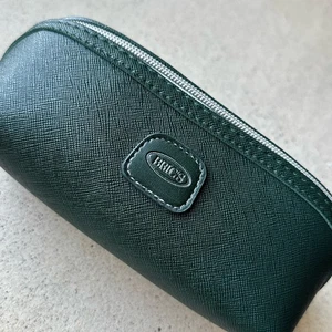 BRIC'S Saffiano Leder Reißverschluss Etui Reisetasche Kulturbeutel Grün Silber - Bild 1 von 13