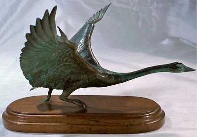 DAVID NOLL 1994 GANSO BRONCE MACIZO TOMANDO VUELO SOBRE BASE DE MADERA 20" ENVERGADURA Foto 1 de 4