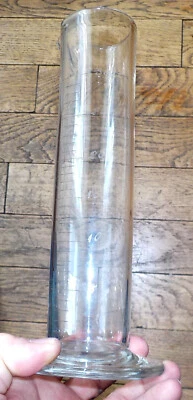 Éprouvette graduée en verre gravée - Instrument de mesure 1900 - Photo 1/4