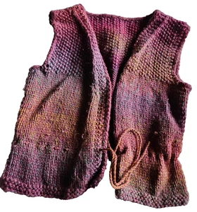 Pullunder selbstgestrickt für 3-jährige lila violett V-Ausschnitt KordelMädchen - Bild 1 von 3