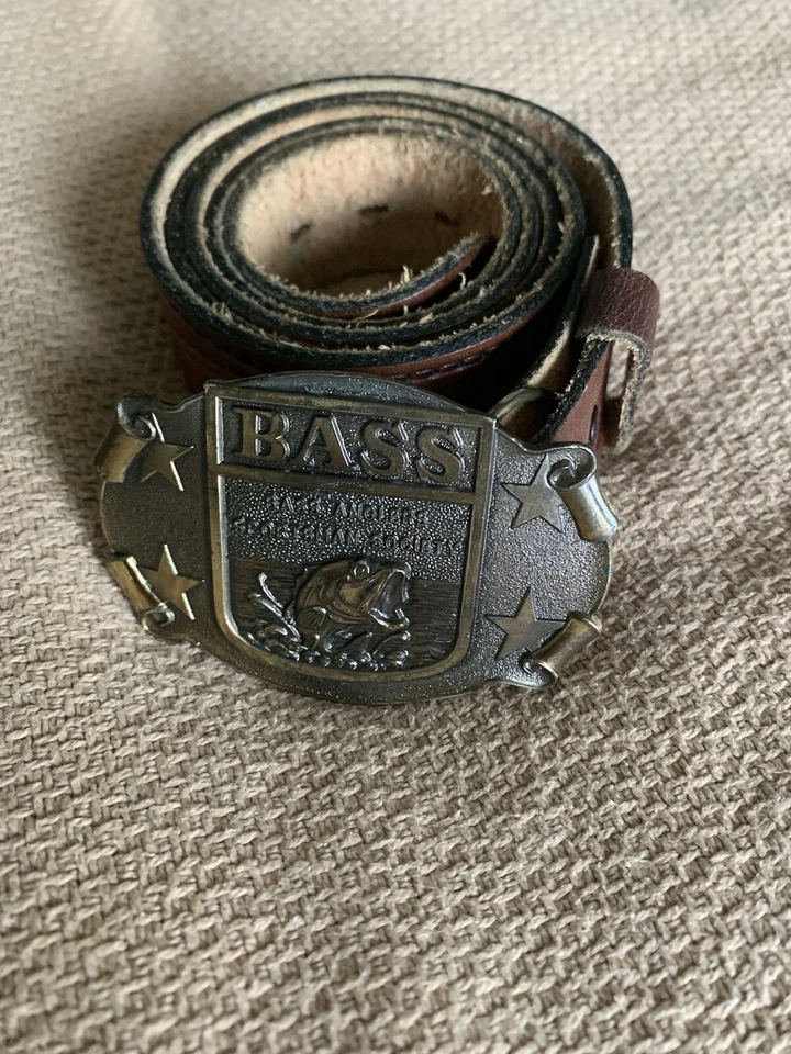 Cinturón de cuero marrón vintage con hebilla de metal Bass Anglers talla 33 Foto 1 de 4