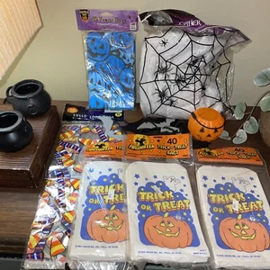 3x Vintage 1988 Halloween Treat Bags 40-Pack Plus Miscellaneous Halloween Lot - Picture 1 of 7