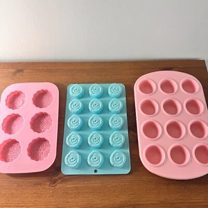 Lotto 3 Candele Cioccolato Ghiacciato Silicone Sapone Stampo Rosa Pacchetto Principianti Cottura - Foto 1 di 21