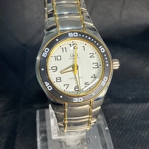 Vtg Q&Q two tone Mens WR watch Quartz Gold Silver Toned New Battery Works - Picture 1 of 24