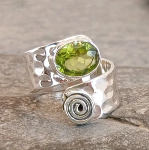 925 Silver PERIDOT Adjustable Wrap Around Hammered Ring Sz M/N/O-6/6.5/7 R869 - Picture 1 of 2