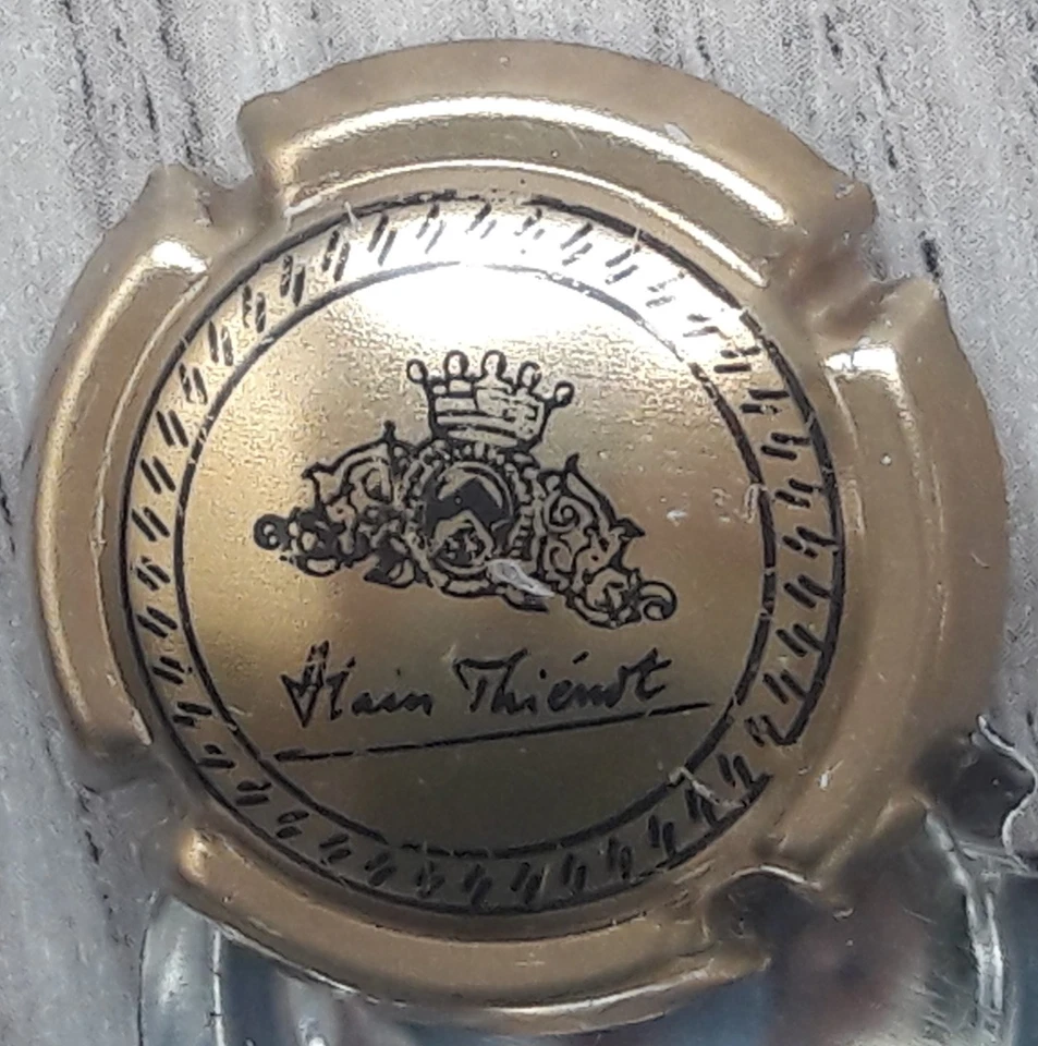 Thiénot Alain : capsule de champagne n° 11 (assez bon état) - Photo 1/1