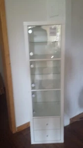 Vitrine von Ikea mit Licht, weiß, Schubladen - Bild 1 von 5