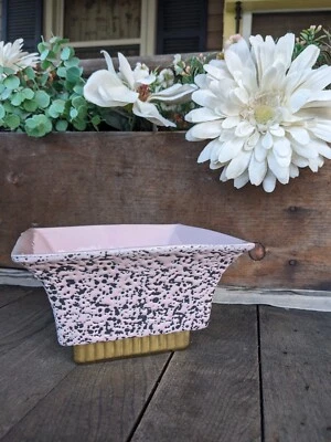 Vintage Shawnee Pottery Pink/Gold Chantilly 6" Square Planter #1805 - Image 1 of 4