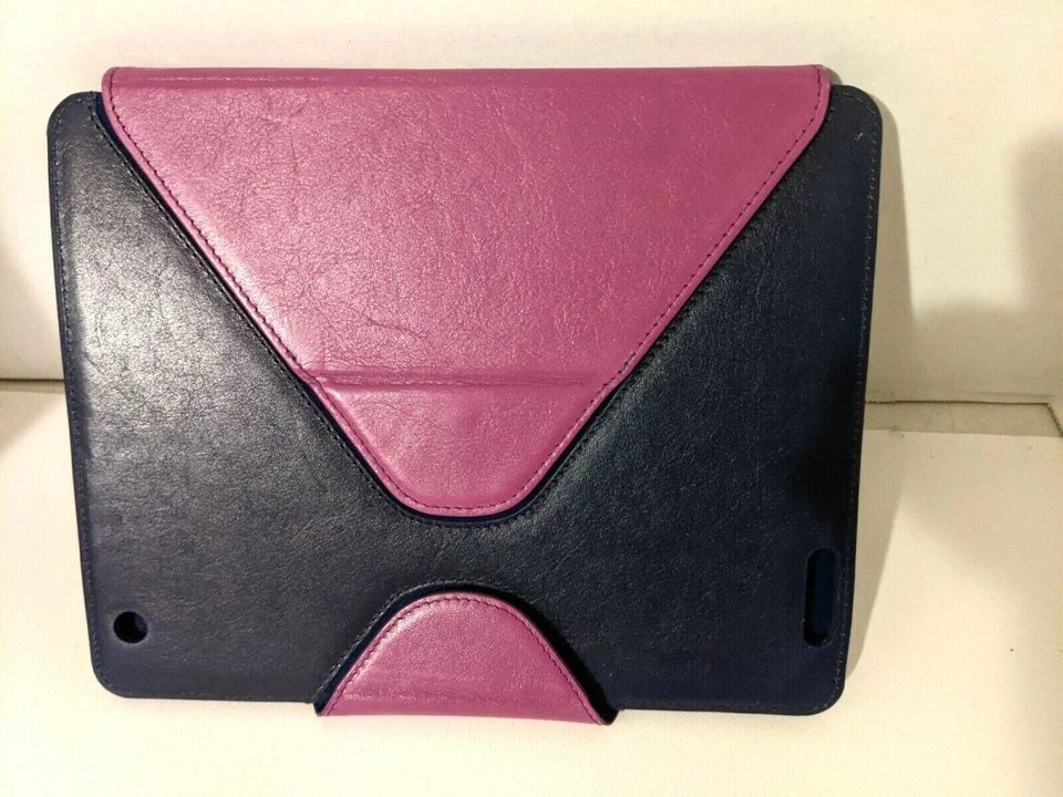 Чехол-раскладушка Case-Mate для планшета iPad 10,2 дюйма черный/лавандовый  - Изображение 1 из 3