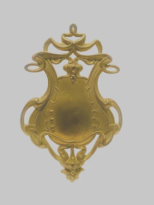 plaque époque art nouveau en laiton doré repoussé . XX siècle . - Photo 1/4