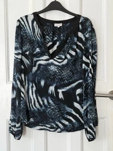 Dea Kudibal A Poetic Tale Blue/Black Animal Print Silk V Neck Blouse Top • M - Picture 1 of 4