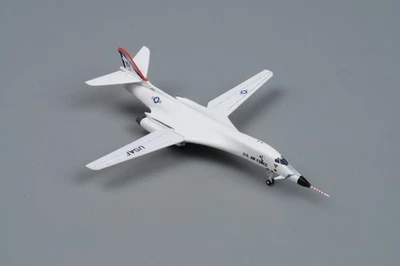 Dragon Models 1/400 B-1A Lancer #74-0159 Low-Speed Configuration USAF - Image 1 of 2