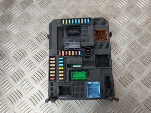 Boitier fusible BSI N03 - PEUGEOT 208 I (1) 1.6L HDI 100CV - Réf : 9819850080 - Picture 1 of 4