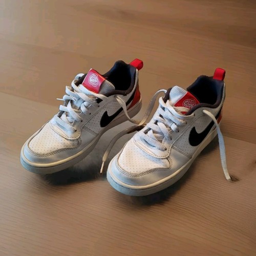 Scarpe da ginnastica Nike Court Borough DD8495 106 US taglia 4 5Y bianche rosse nere in perfette condizioni