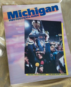 1989 Michigan Football Guide Bo on cover - Picture 1 of 1