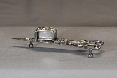 Antigua recortadora Sheffield plateada tipo tijera Candlewick con bandeja Foto 1 de 4