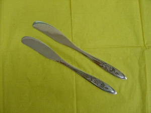 "Dos esparcidores de mantequilla plana Oneida Community Betty Crocker MY ROSE 6 3/8" - Imagen 1 de 3