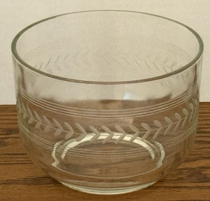 Vintage Anchor Hocking Etched Laurel Leaf Clear Glass Serving/Ice Bowl - Picture 1 of 4