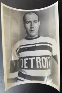 Vintage Photo Circa 1929 Of NHL Detroit Cougars Player Jimmy Herbert Hockey - Picture 1 of 2