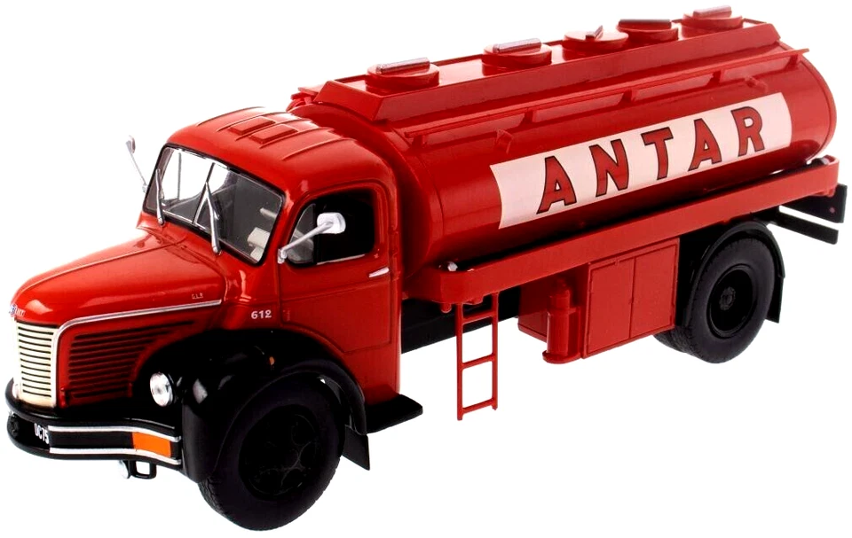 HACHETTE 1/43 BERLIET GLR 8R FUEL/PETROL TANKER TRUCK "ANTAR" RED FRANCE 1954 - Image 1 of 4