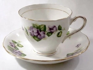 Colclough China Veilchen Design #6837 Teetasse und Untertasse - Vintage Marke - Bild 1 von 8