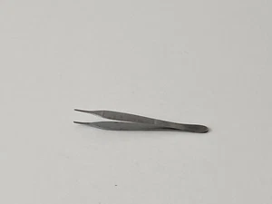 L35:  Lot of 4 V.Mueller MO-500 / Konig 10.170.12 / Herwig 12-21 / Weck Forceps - Picture 1 of 22