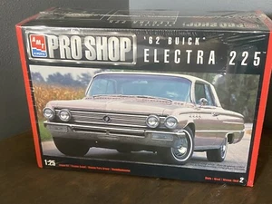 1998 AMT ERTL PRO SHOP | '62 Buick Electra 225 | 1:25 | Model Car Kit - Picture 1 of 6