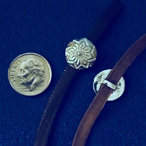 RDLC 1:6 Scale LARGE POINTED FLOWER BRIDLE BROWBAND CONCHOS (1/2") Sold by PAIR - Picture 1 of 1