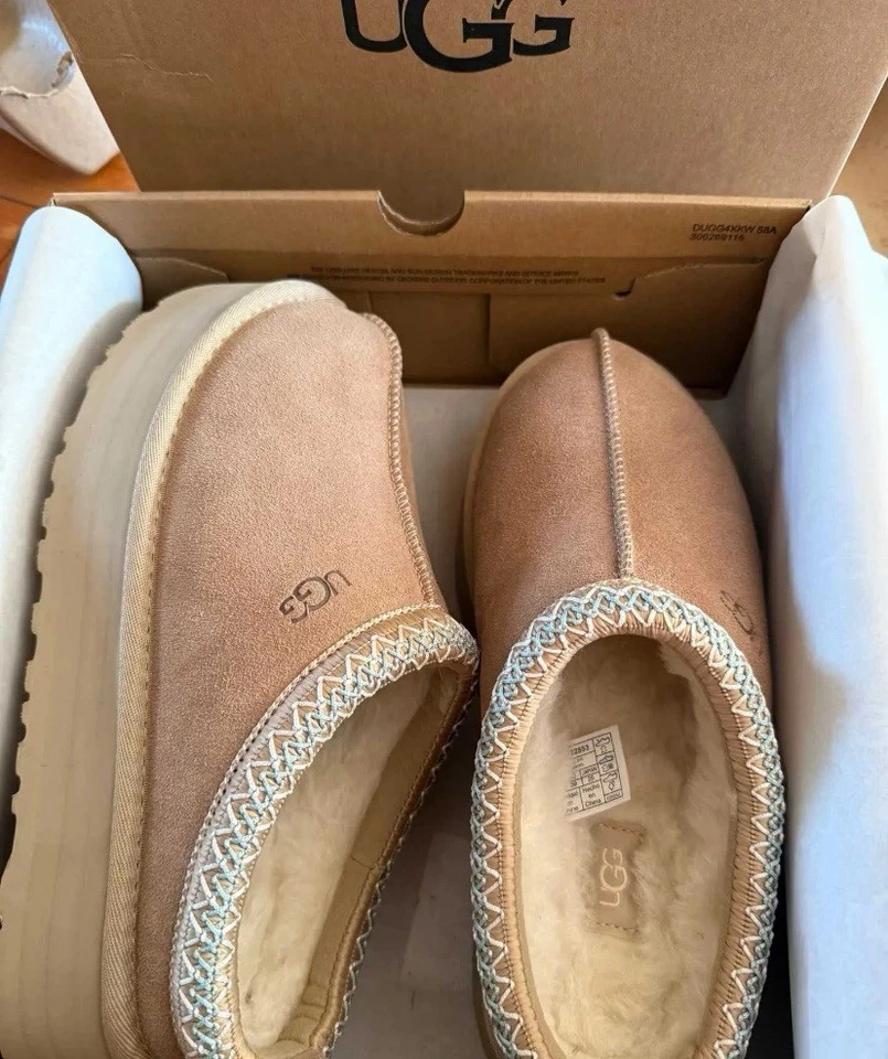 Women’s Uggs Size 9 - Image 1 of 1