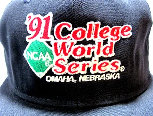 Gorra NCAA College Serie Mundial 1991 Omaha Gorra Ajustable Snapback Para Hombre Negra EE. UU. - Imagen 1 de 9