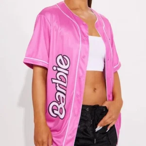 Camiseta de béisbol rosa Barbie con logotipo de Barbie de la costa oeste para mujer talla grande 1X nueva con etiquetas - Imagen 1 de 14