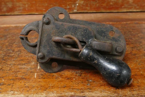 Vintage Antique Unusual Cast Iron Barn Door Gate Latch w/ Wood Handle Pull Cover